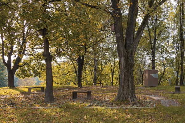 Memorial park at site of destroyed Great Synagogue | Foto: Bartosz Haduch